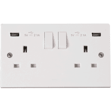 Click PRW780 Socket 2G Switched & USB 13A White