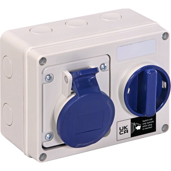 IP44 16A 2P+E 240v Blue Horizontal SW/Interlocked Socket